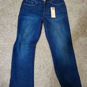 512 Perfectly Shaping Levis